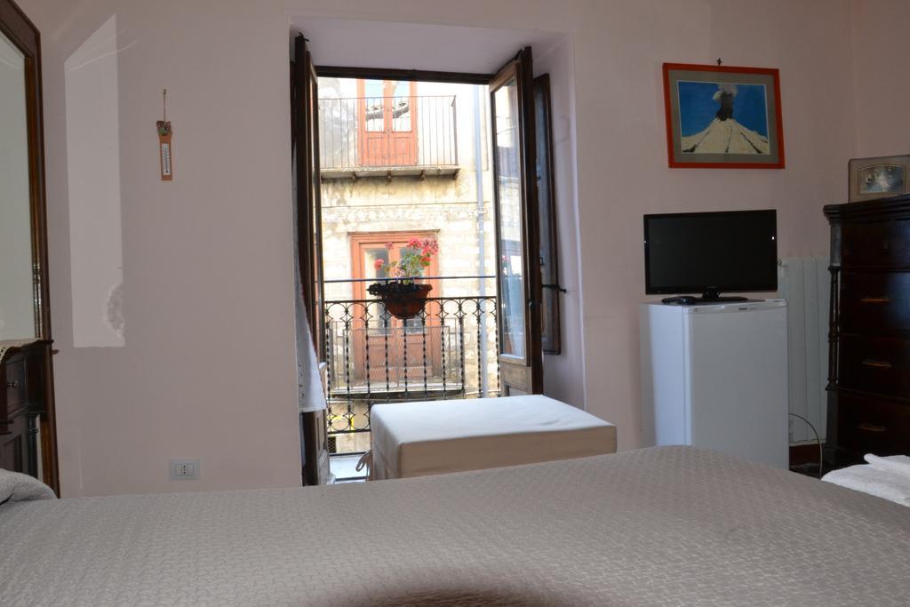 La Casa Del Pittore Di Petralia Petralia Soprana Ruang foto
