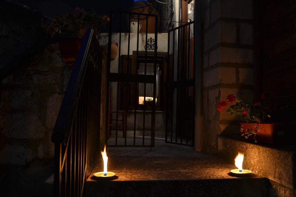 La Casa Del Pittore Di Petralia Petralia Soprana Bagian luar foto
