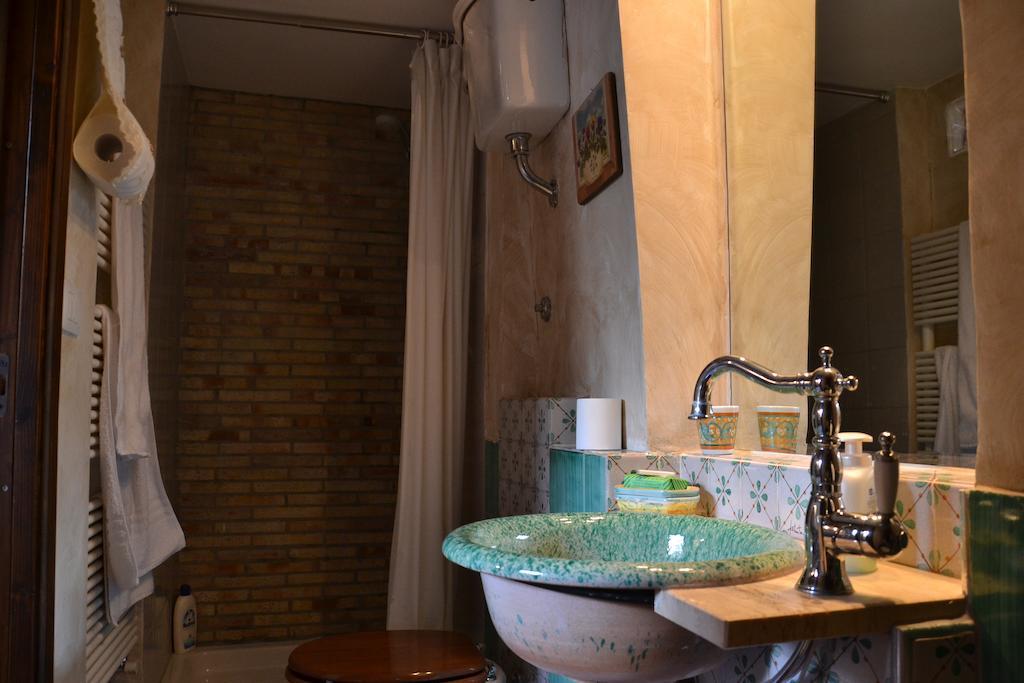 La Casa Del Pittore Di Petralia Petralia Soprana Ruang foto